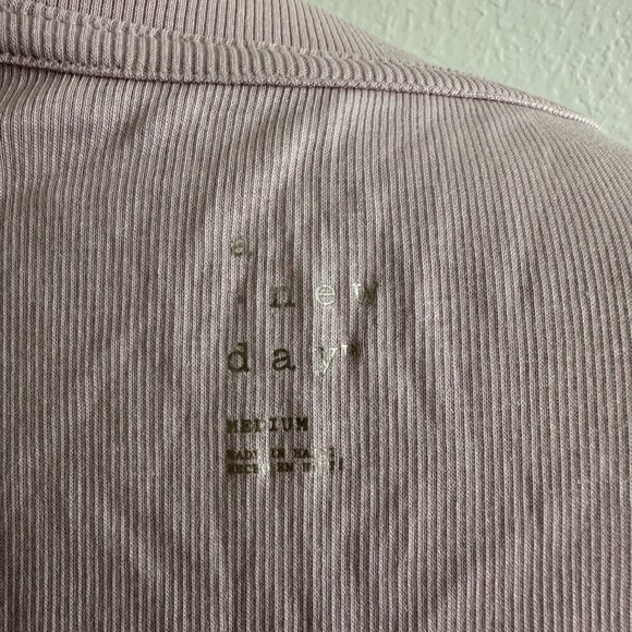 🌸 **A New Day Mauve Pink Ribbed Tank Top - Medium ** 🌸 - Picture 5 of 6